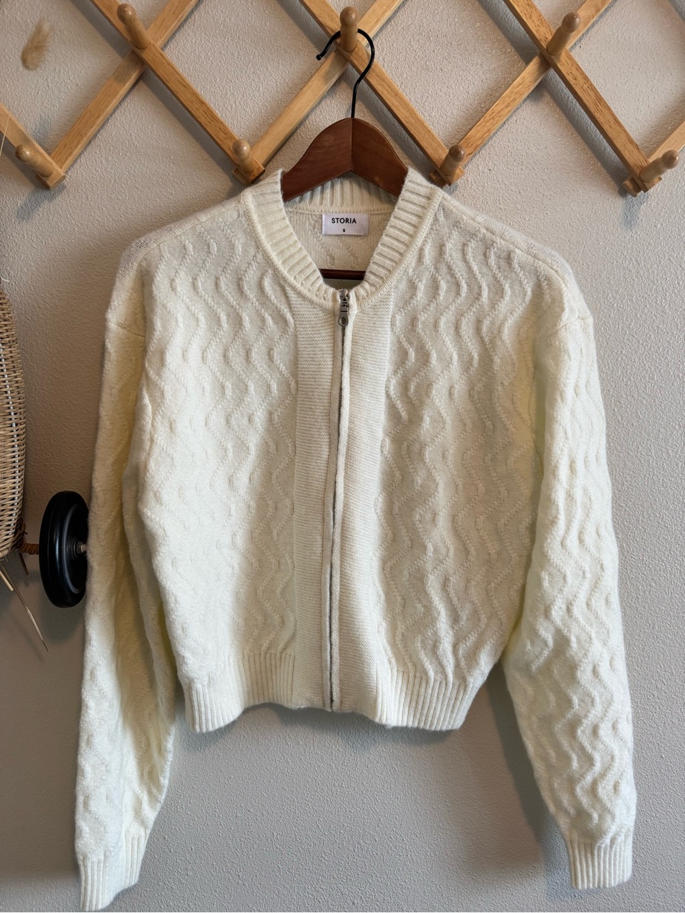 Storia Cream Zip-Front Cable Knit Sweater small